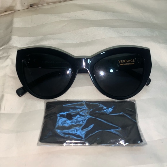 Versace sun glasses - Picture 2 of 2